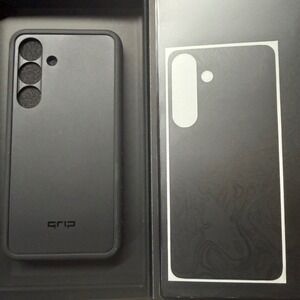 dbrand Grip Case Samsung Galaxy S25 MagSafe Triple Black Skin